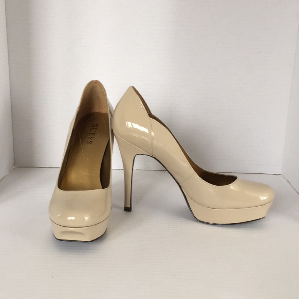 NIB Guess platform pumps in light nude colour!